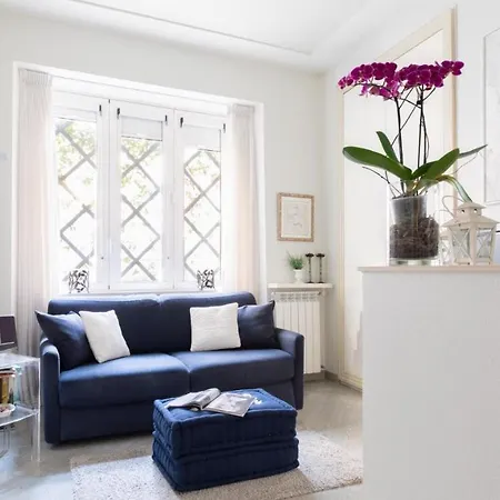 Plum Guide - White Sparkle Apartment *