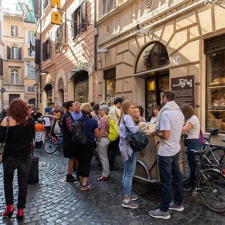 Plum Guide - White Sparkle * Rome